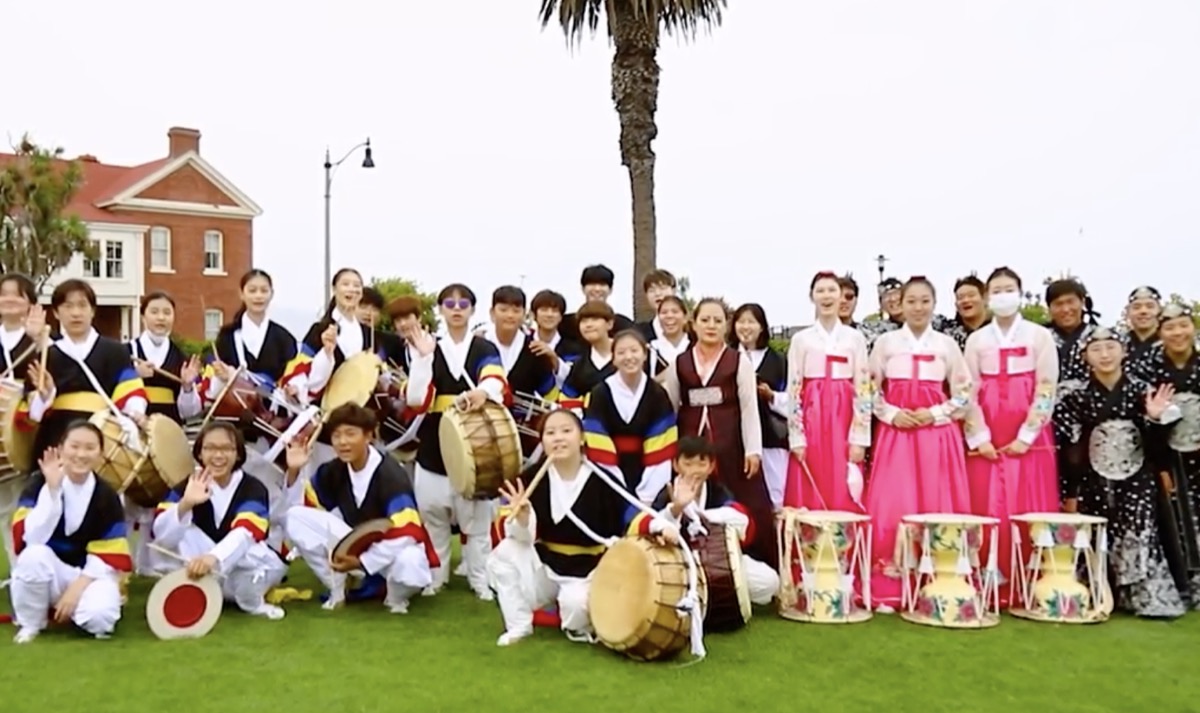 Korean harvest festival with music, food and crafts