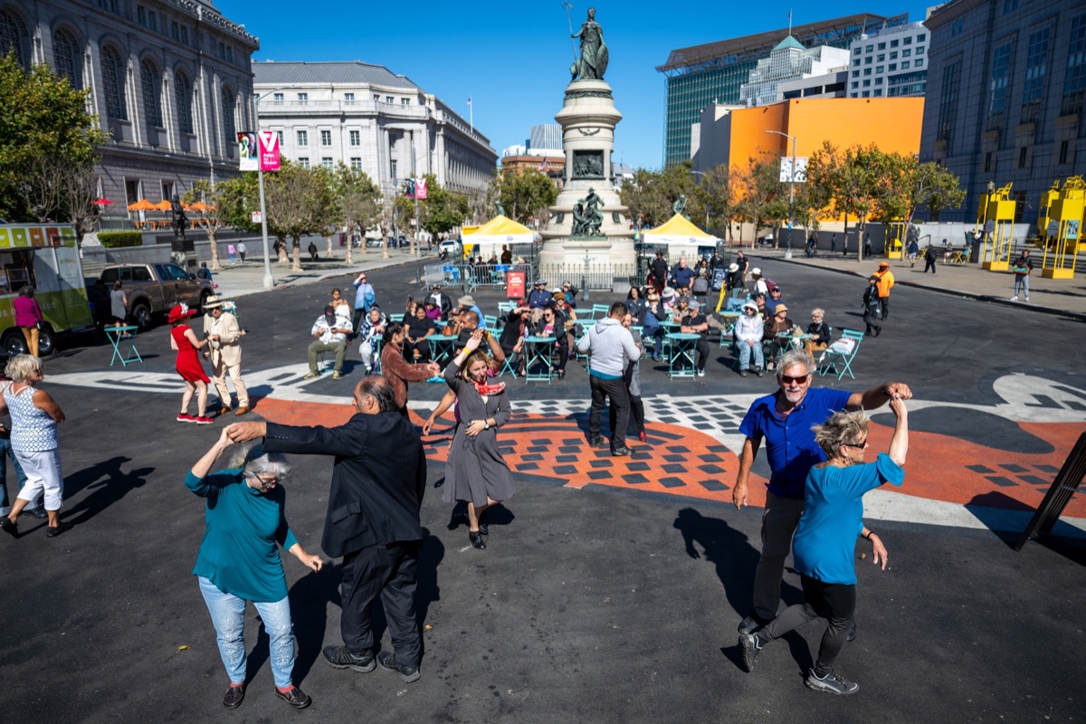 Free lunchtime concerts and food trucks downtown