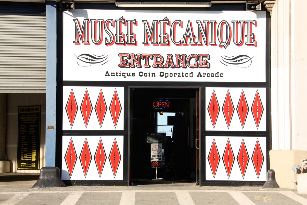 Play 300+ vintage coin-operated arcade machines